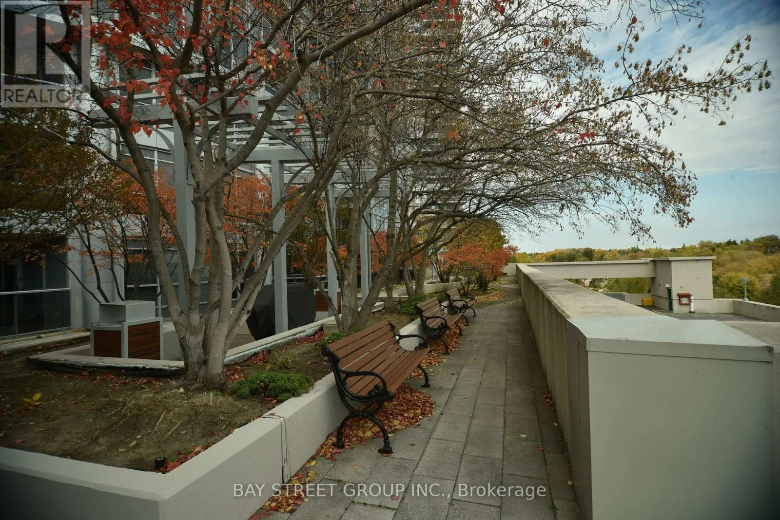 2511 - 181 VILLAGE GREEN SQUARE W