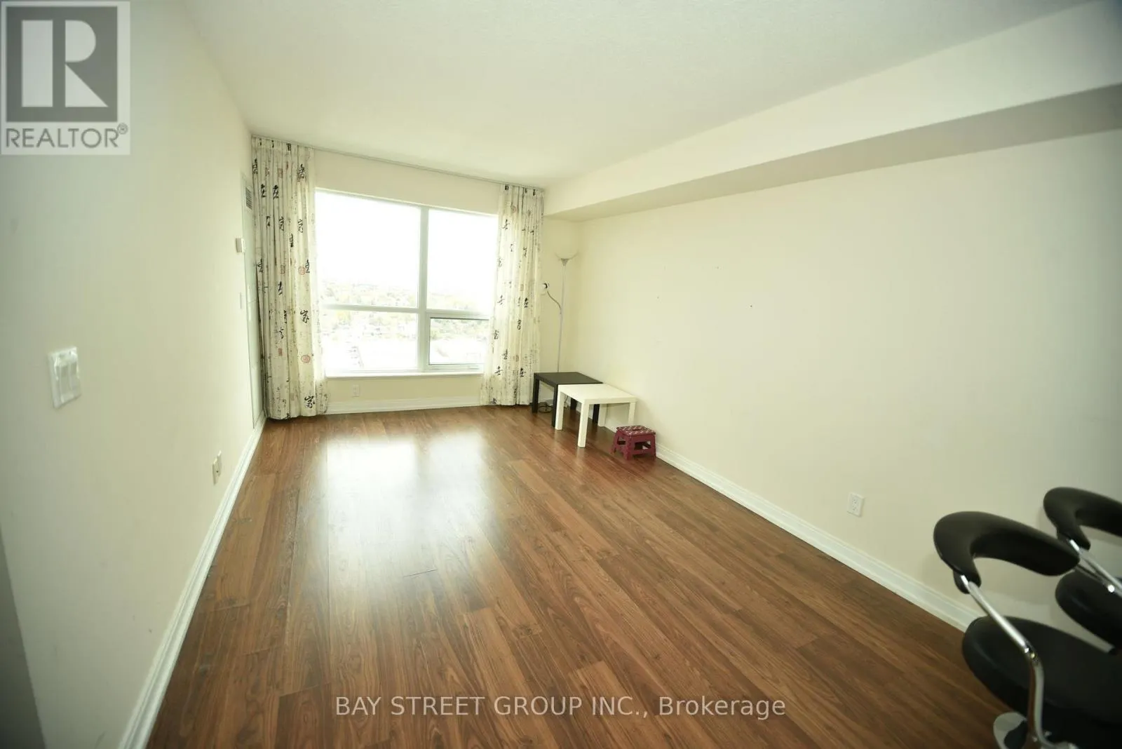 2511 - 181 VILLAGE GREEN SQUARE W