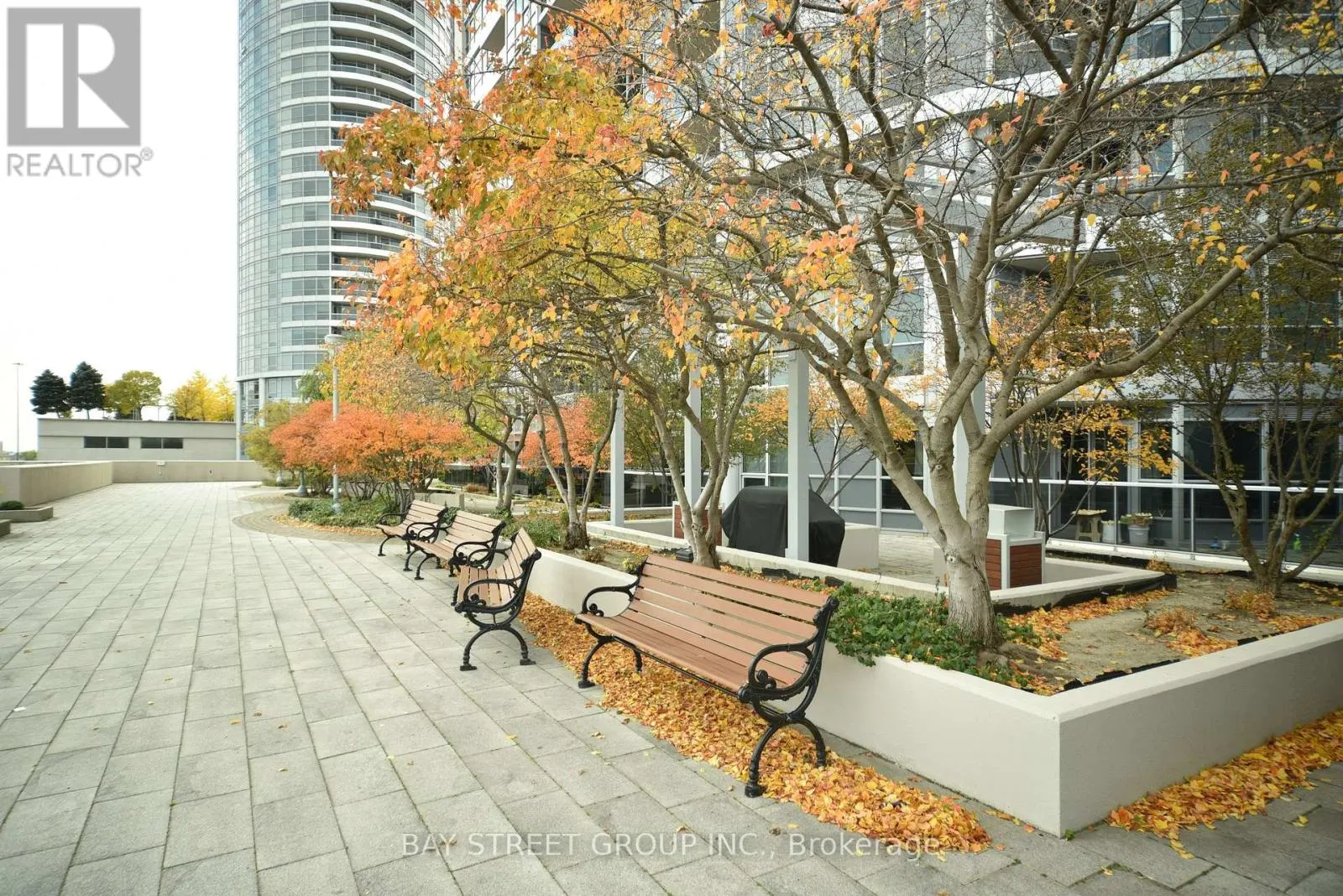 2511 - 181 VILLAGE GREEN SQUARE W