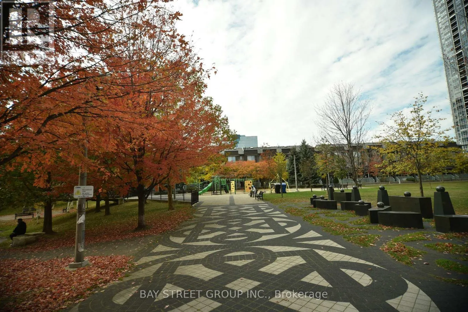 2511 - 181 VILLAGE GREEN SQUARE W