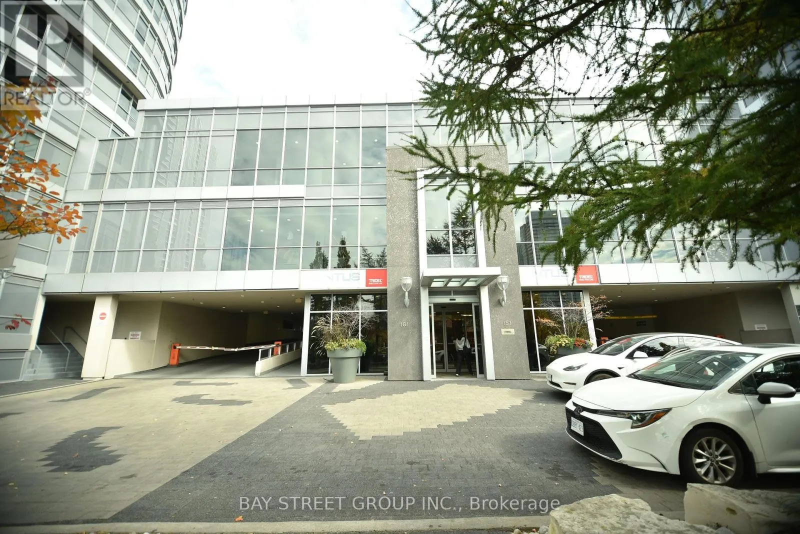 2511 - 181 VILLAGE GREEN SQUARE W