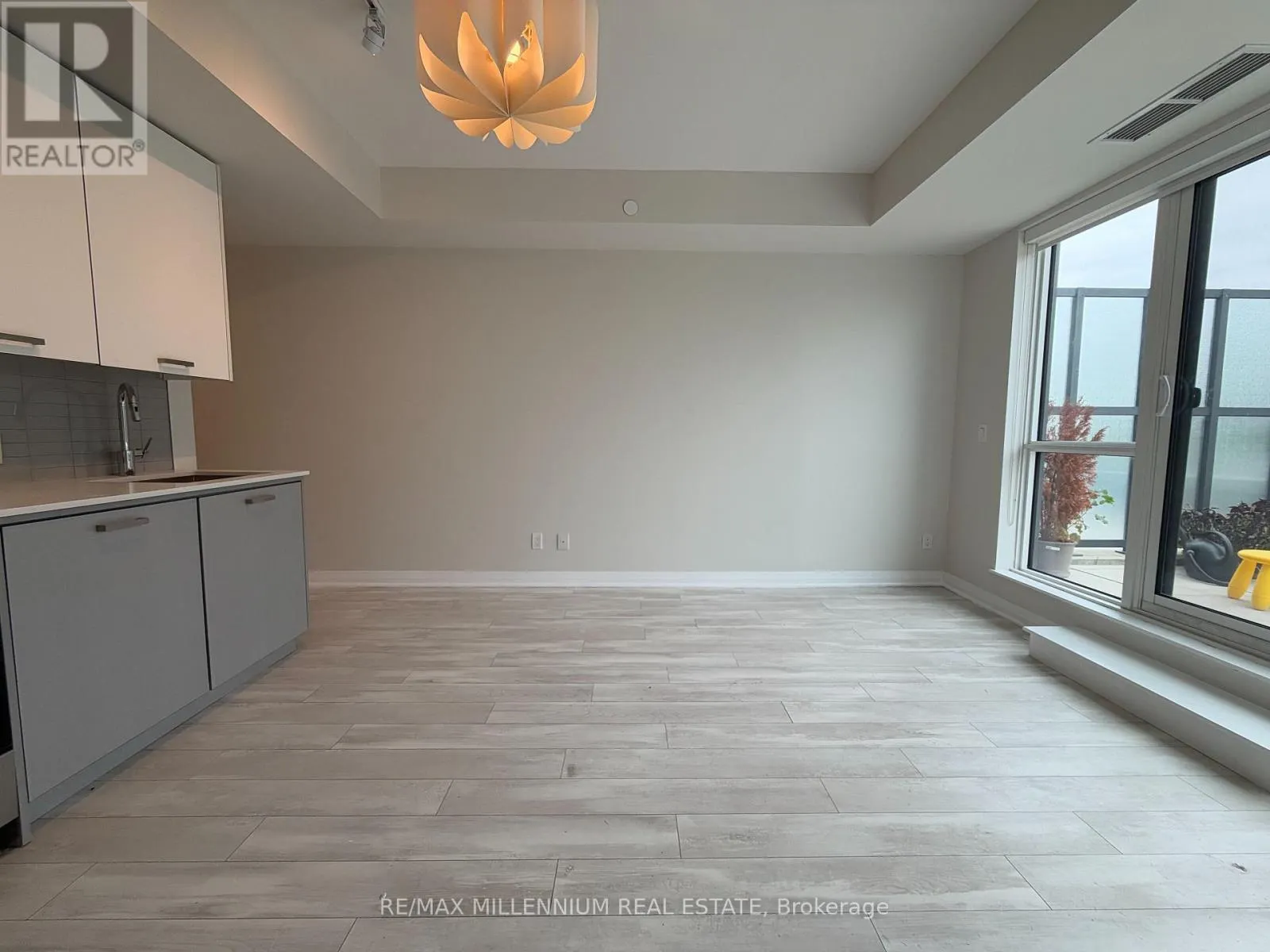 608 - 1630 QUEEN STREET E