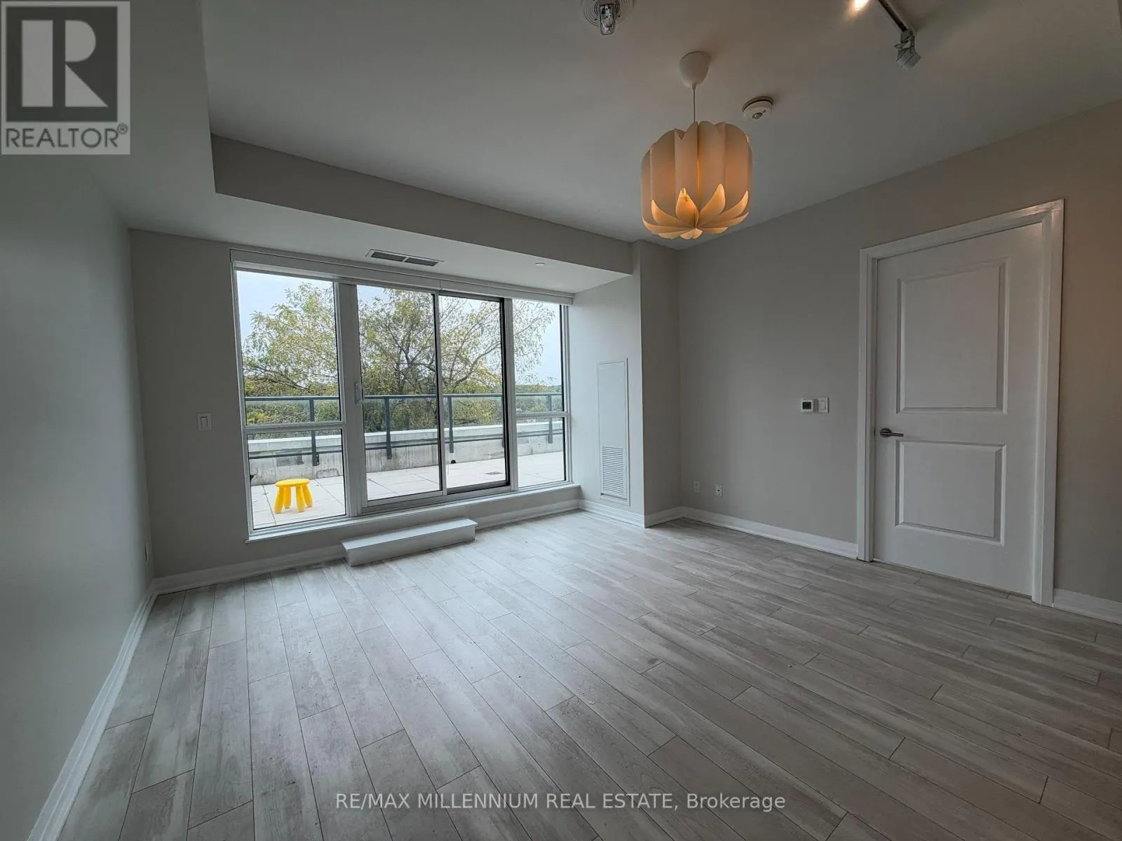 608 - 1630 QUEEN STREET E