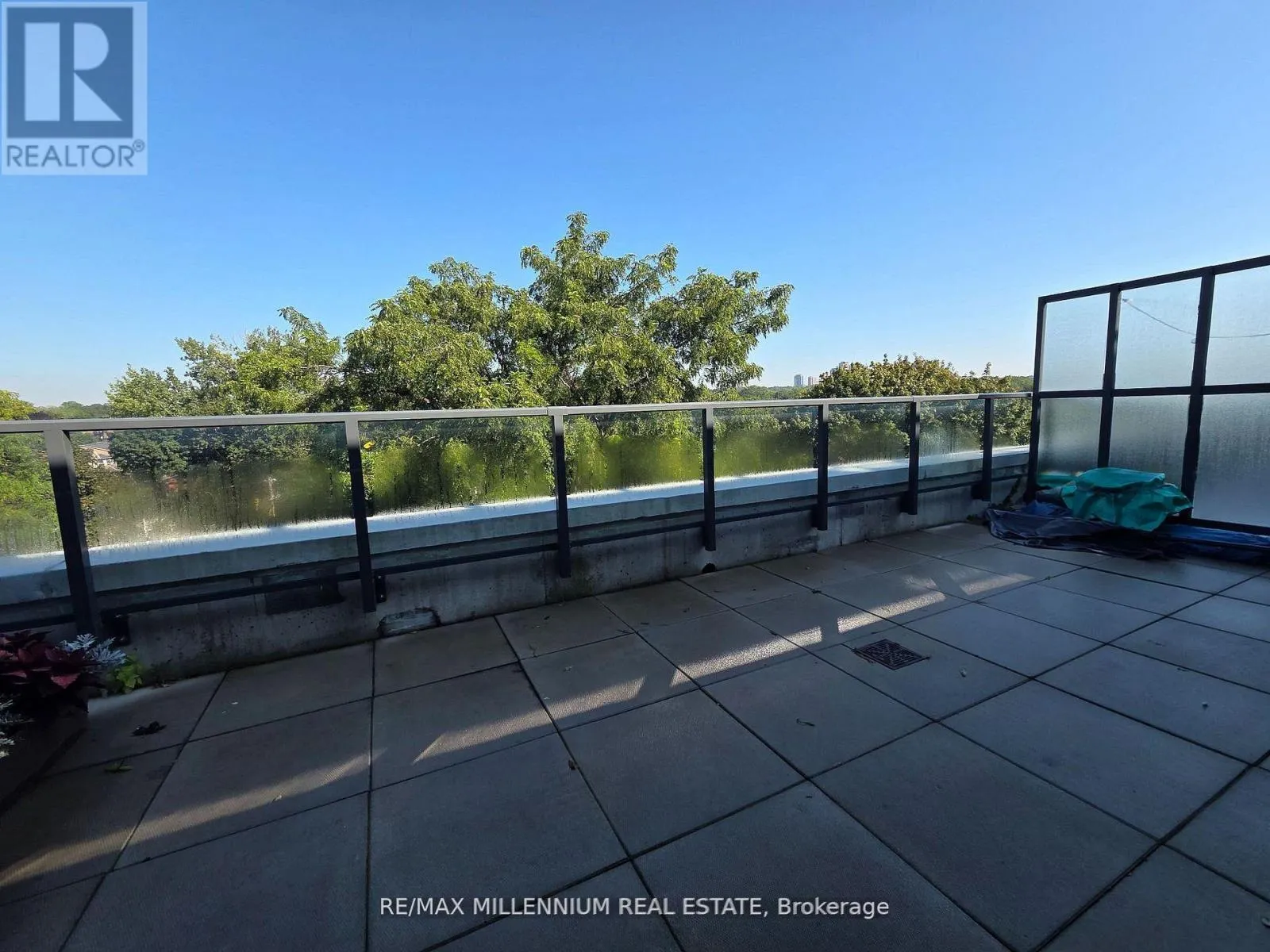 608 - 1630 QUEEN STREET E