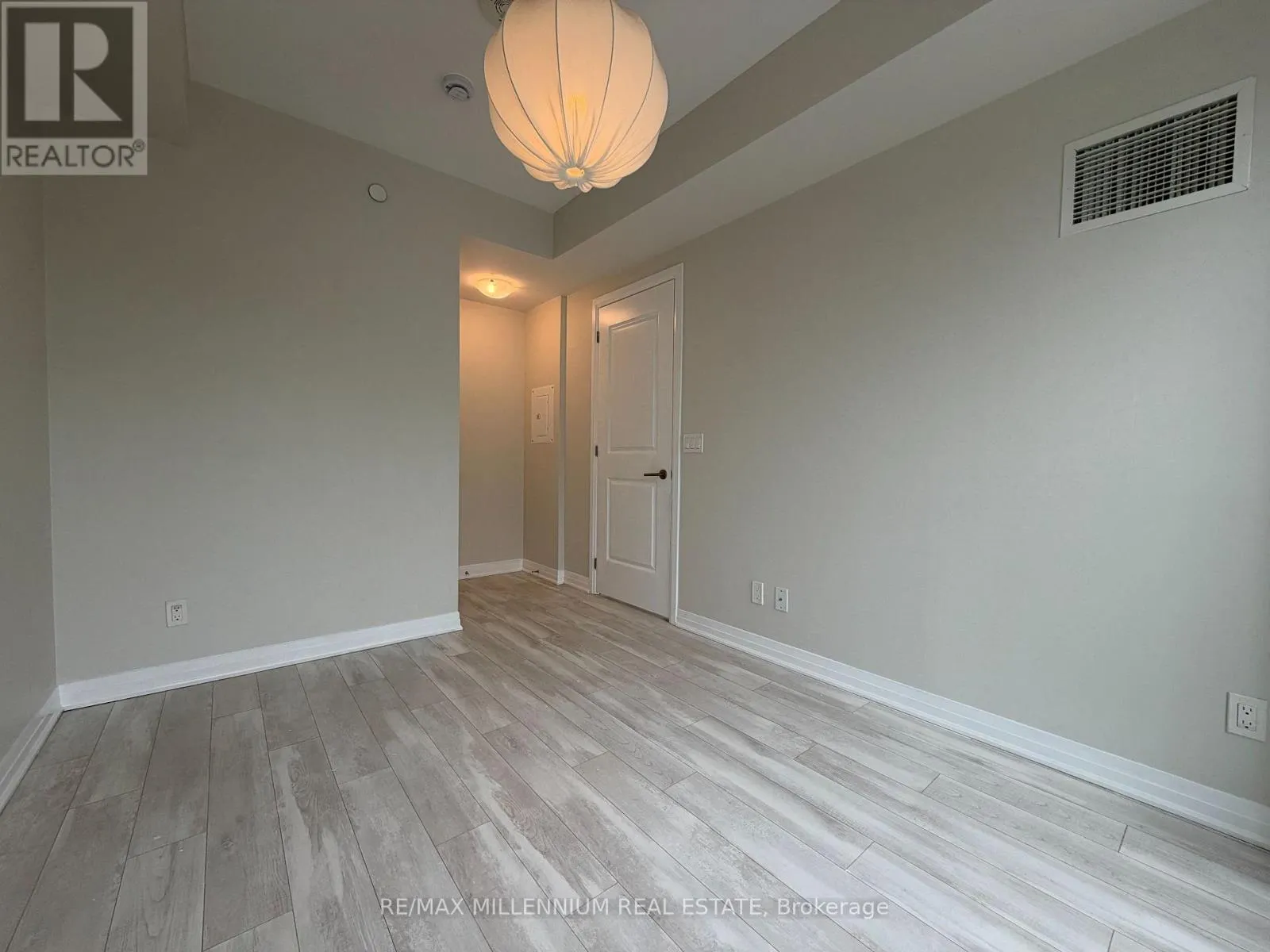 608 - 1630 QUEEN STREET E