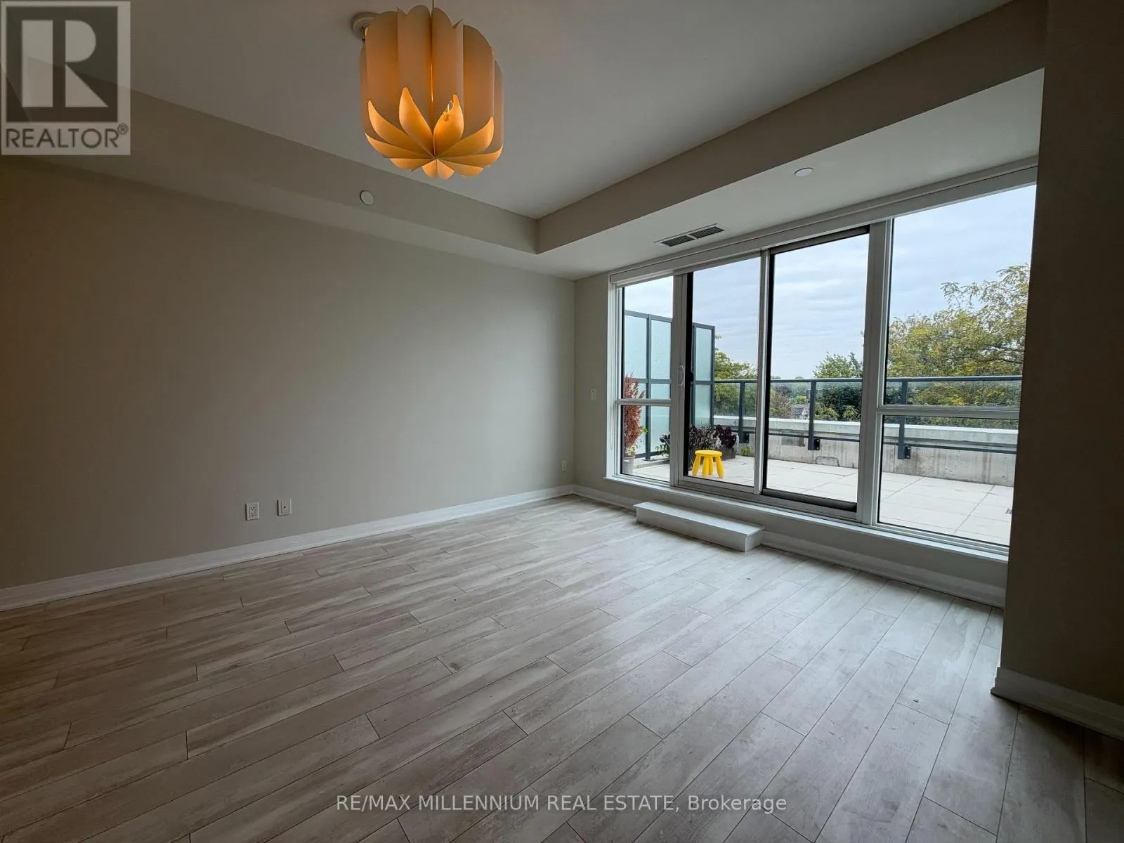608 - 1630 QUEEN STREET E