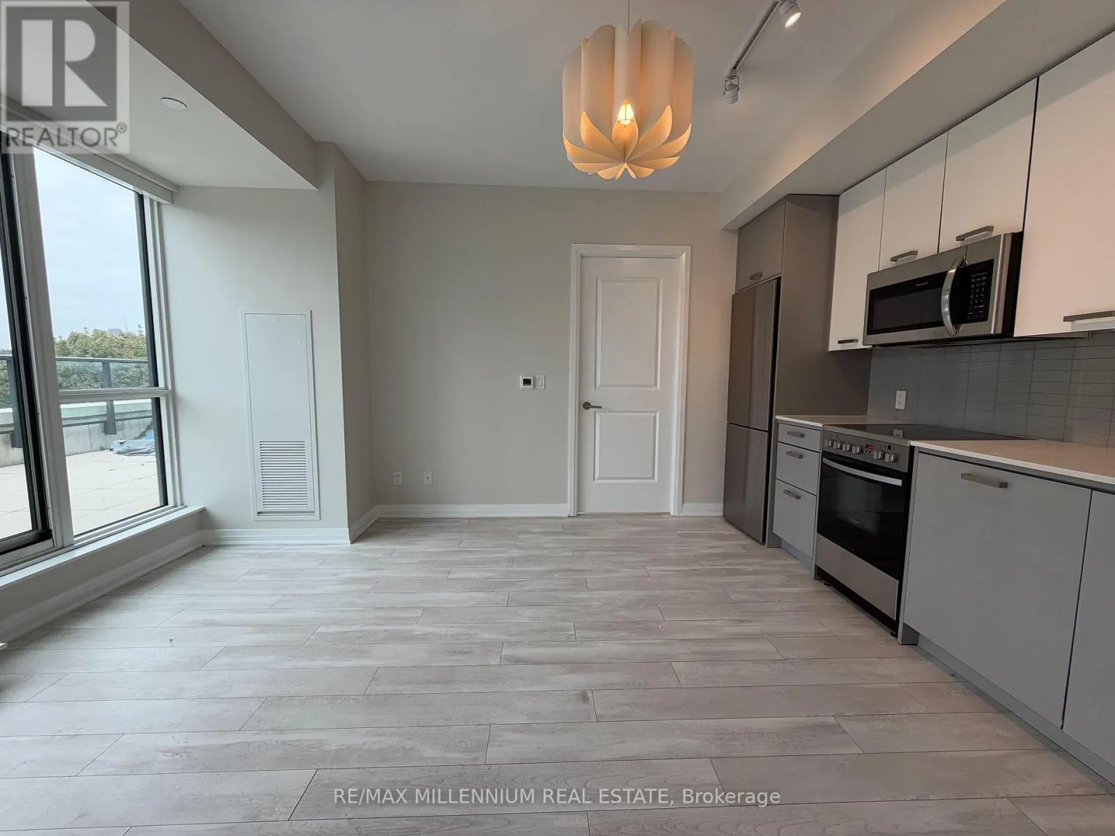 608 - 1630 QUEEN STREET E