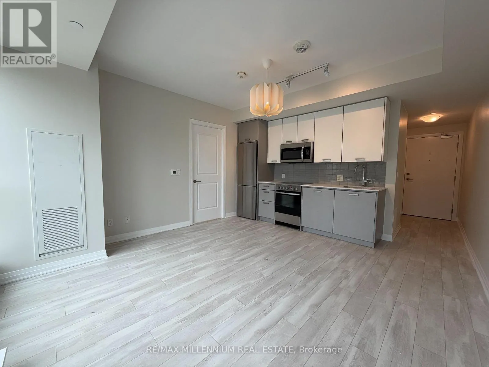 608 - 1630 QUEEN STREET E