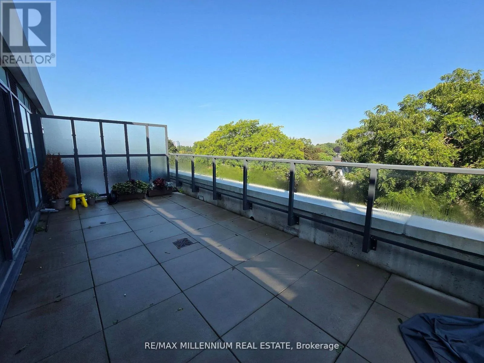 608 - 1630 QUEEN STREET E
