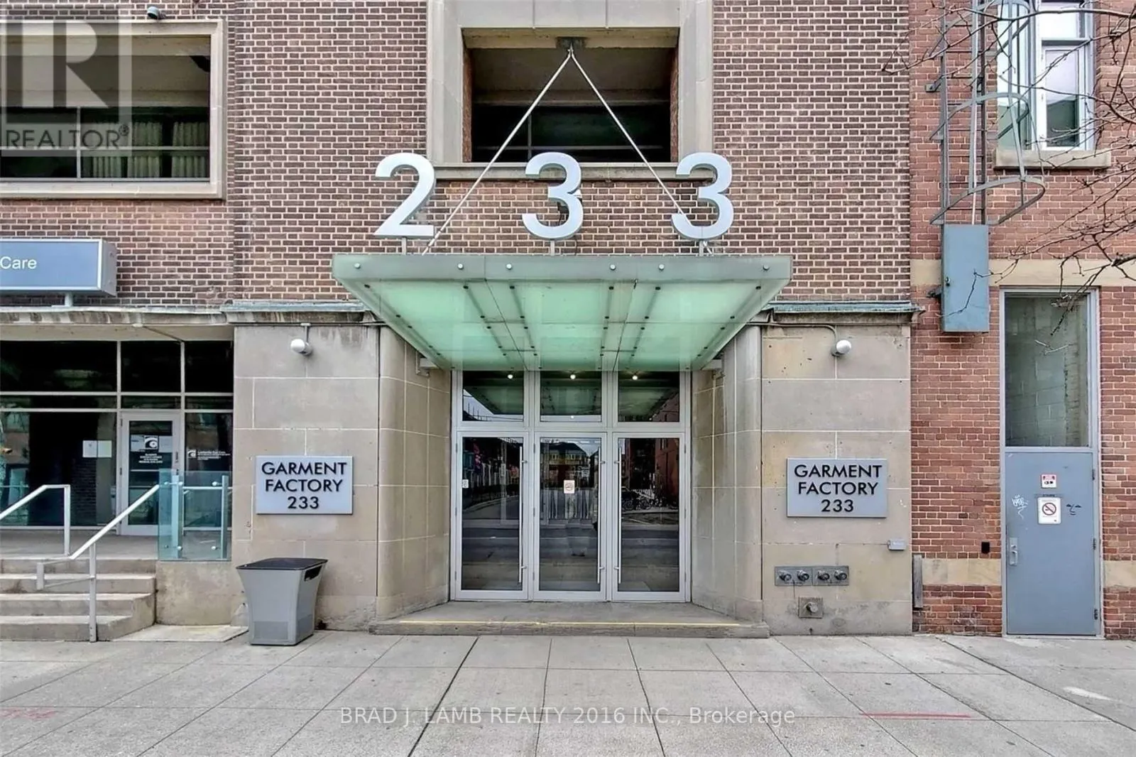 410 - 233 CARLAW AVENUE