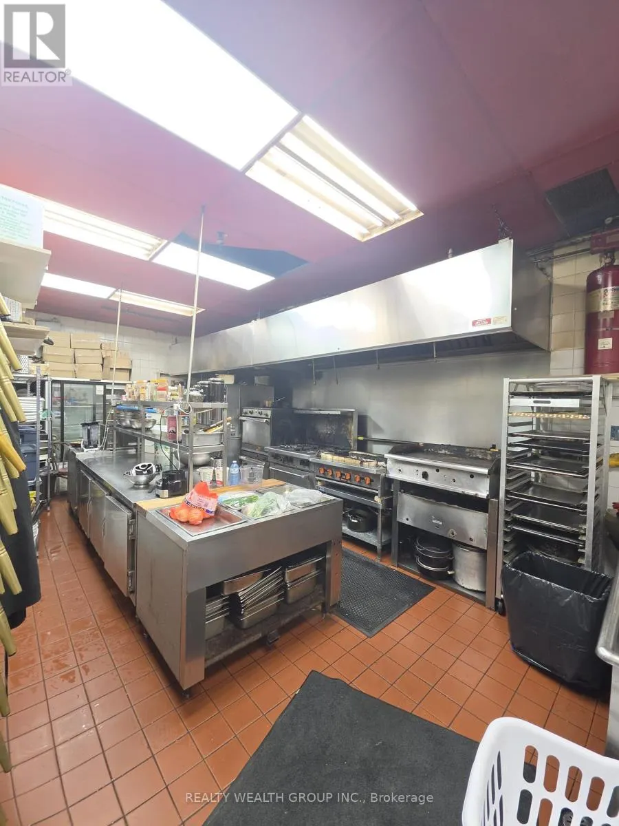 15 - 570 WESTNEY ROAD S