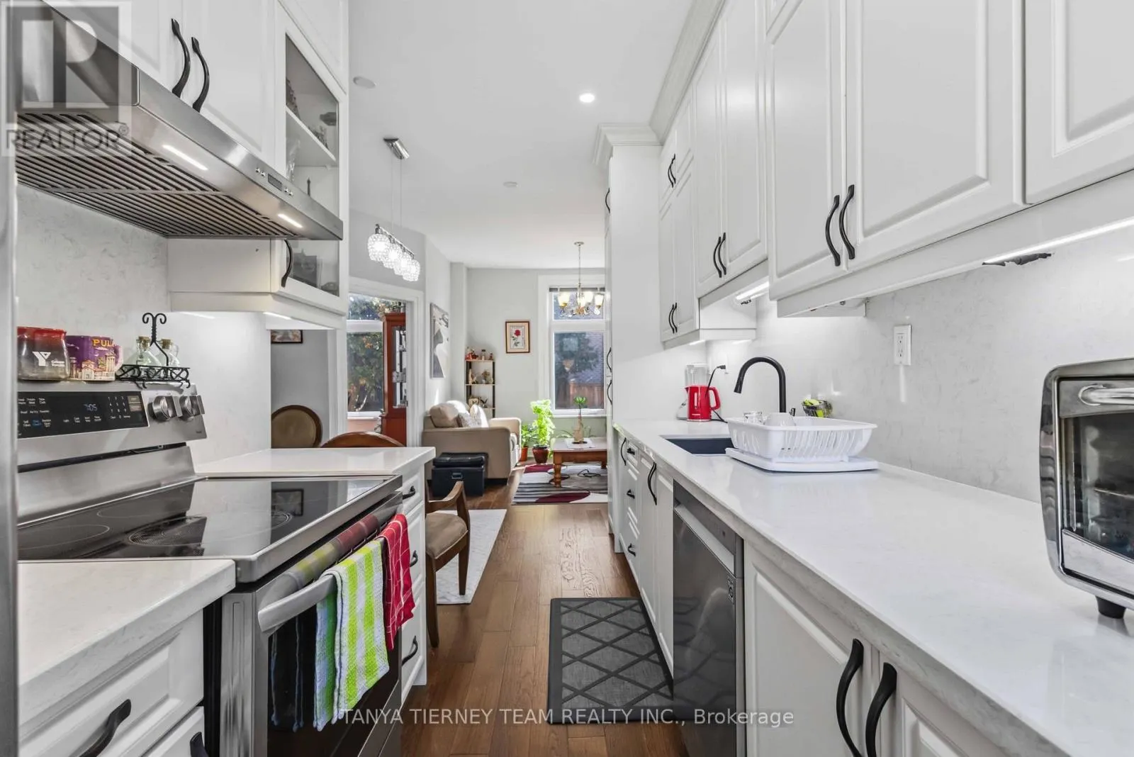168 CENTRE STREET S