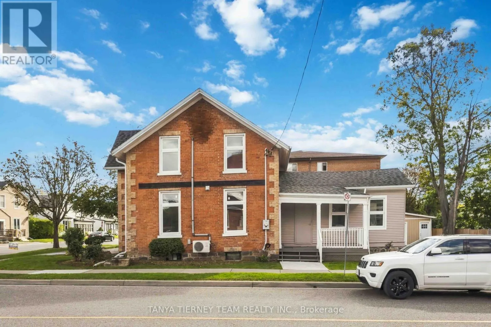 168 CENTRE STREET S