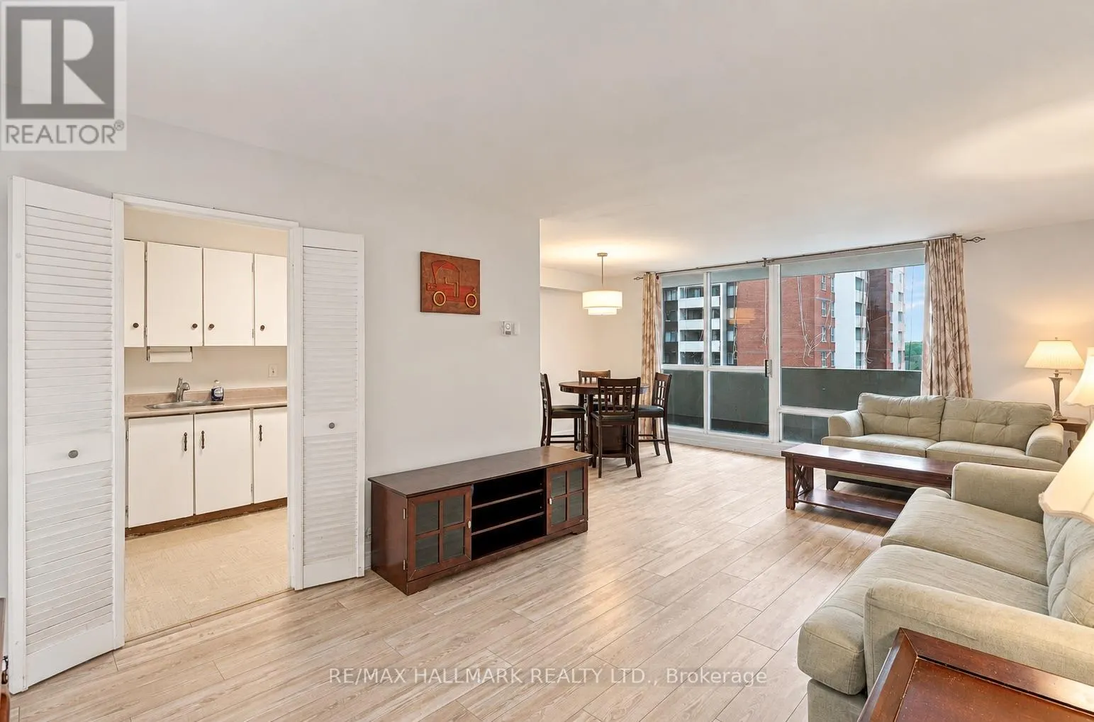 1419 - 1 MASSEY SQUARE