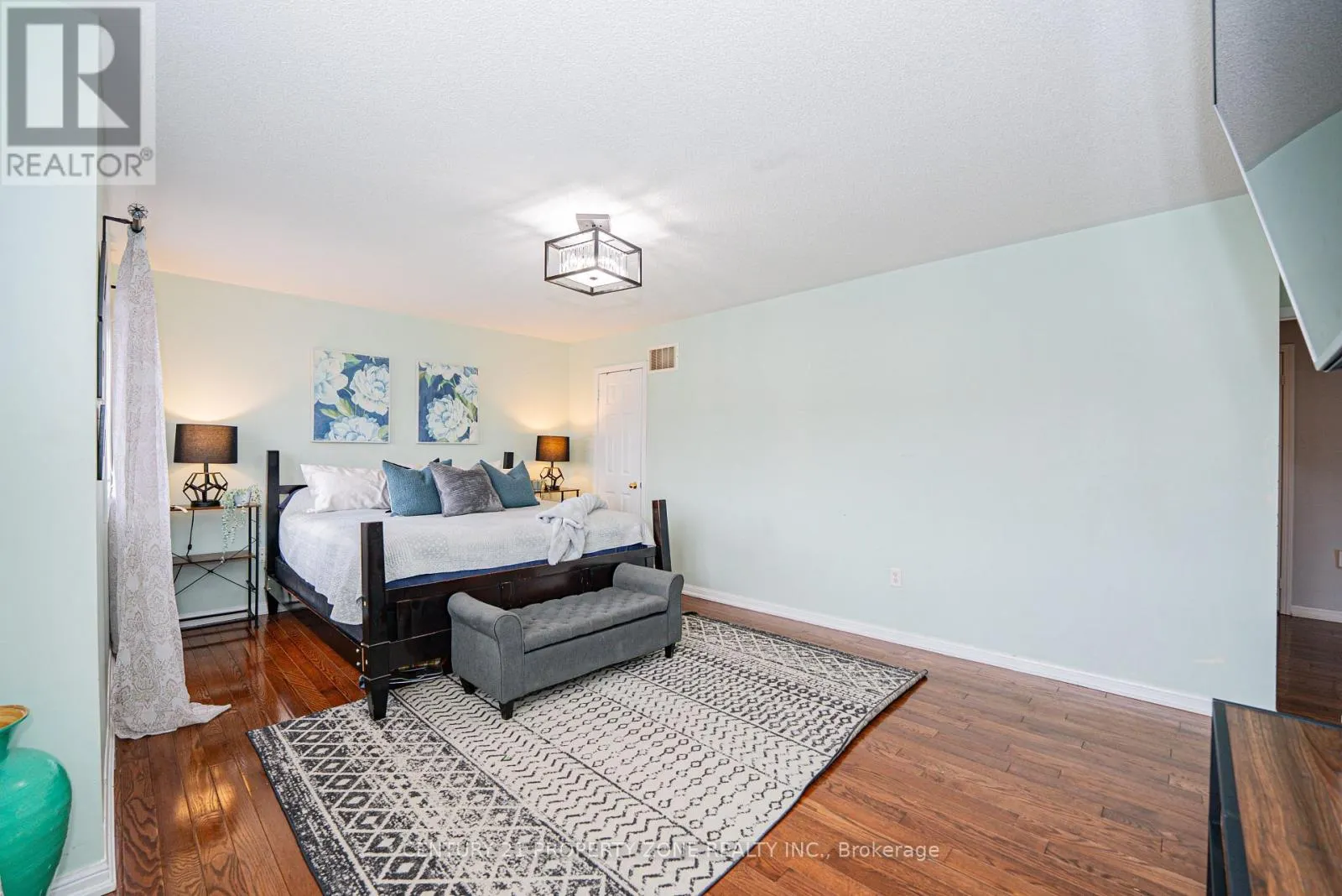 804 ORMOND DRIVE