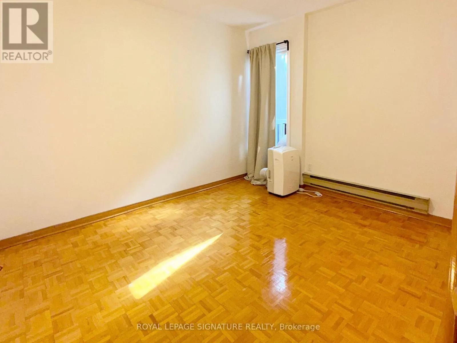 2ND FLR - 455 B DANFORTH AVENUE