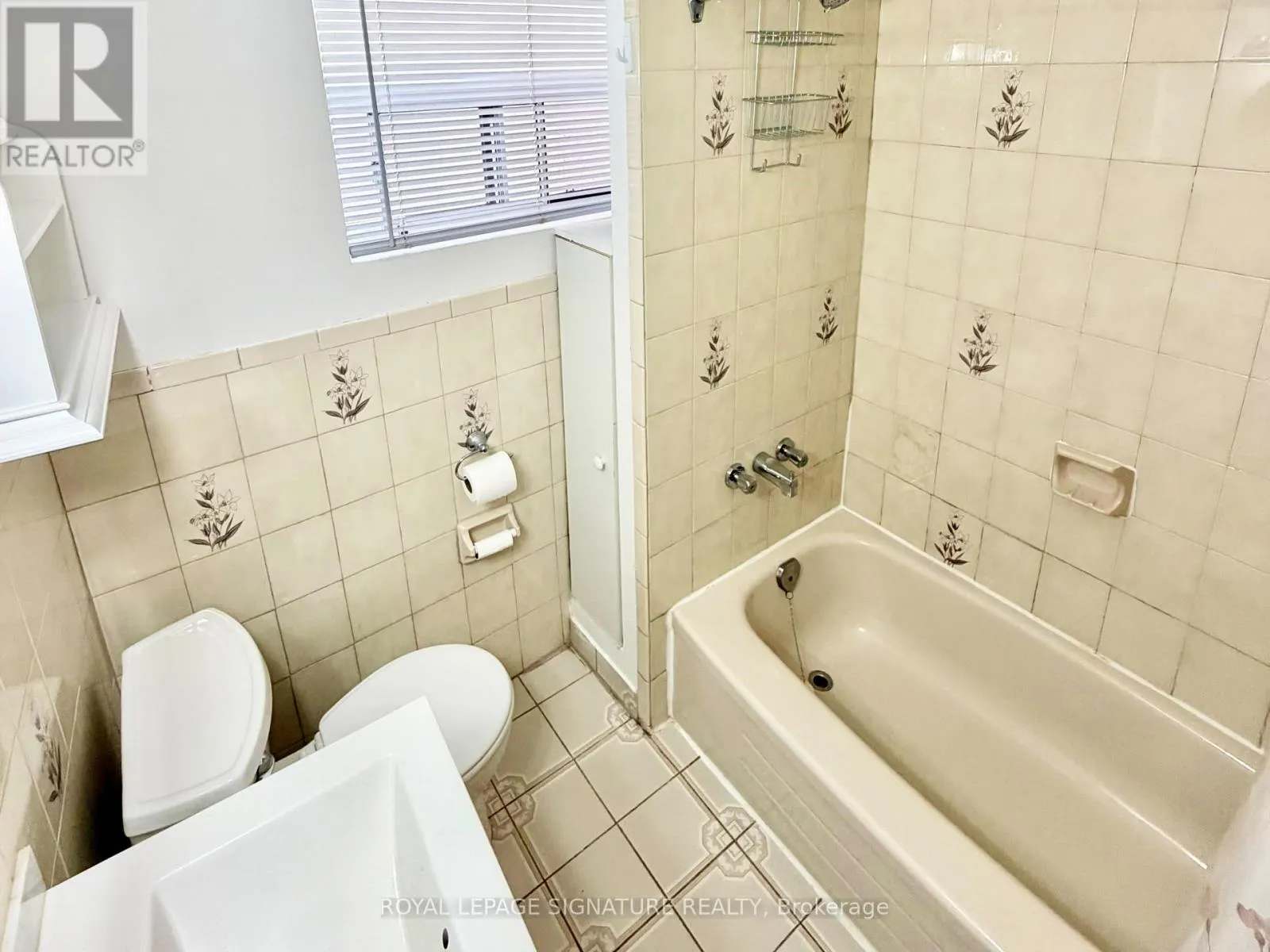 2ND FLR - 455 B DANFORTH AVENUE