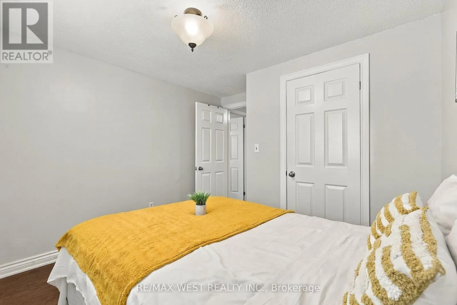 12 WAVERLY STREET S