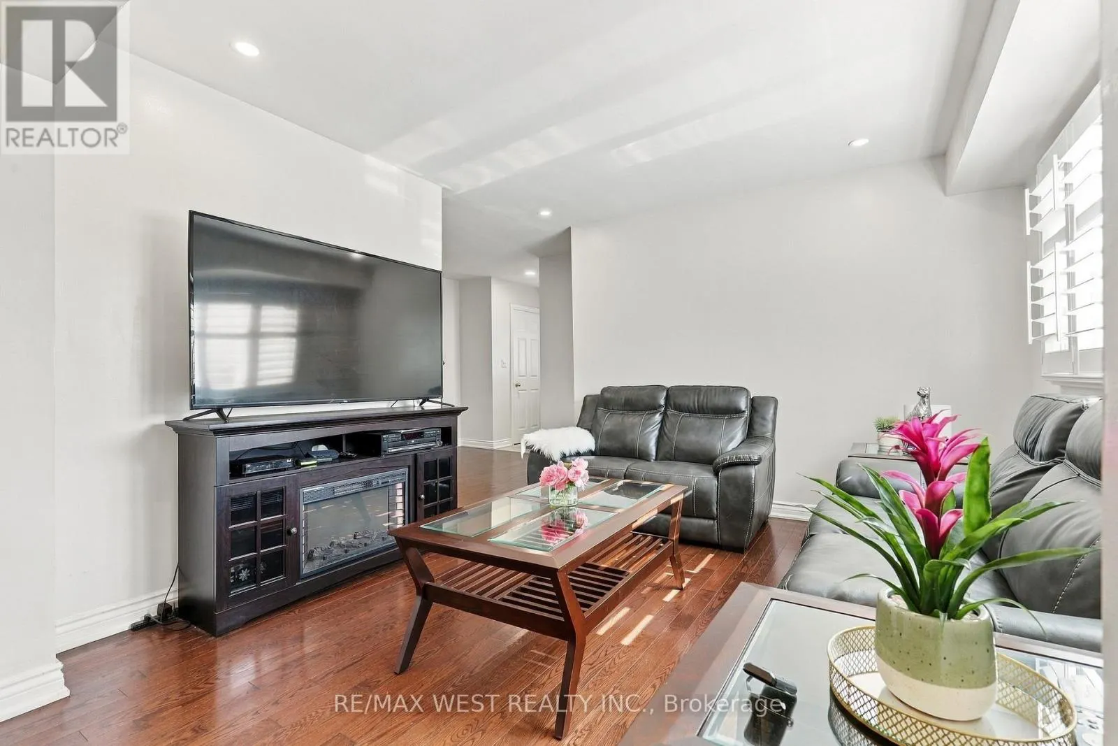 12 WAVERLY STREET S