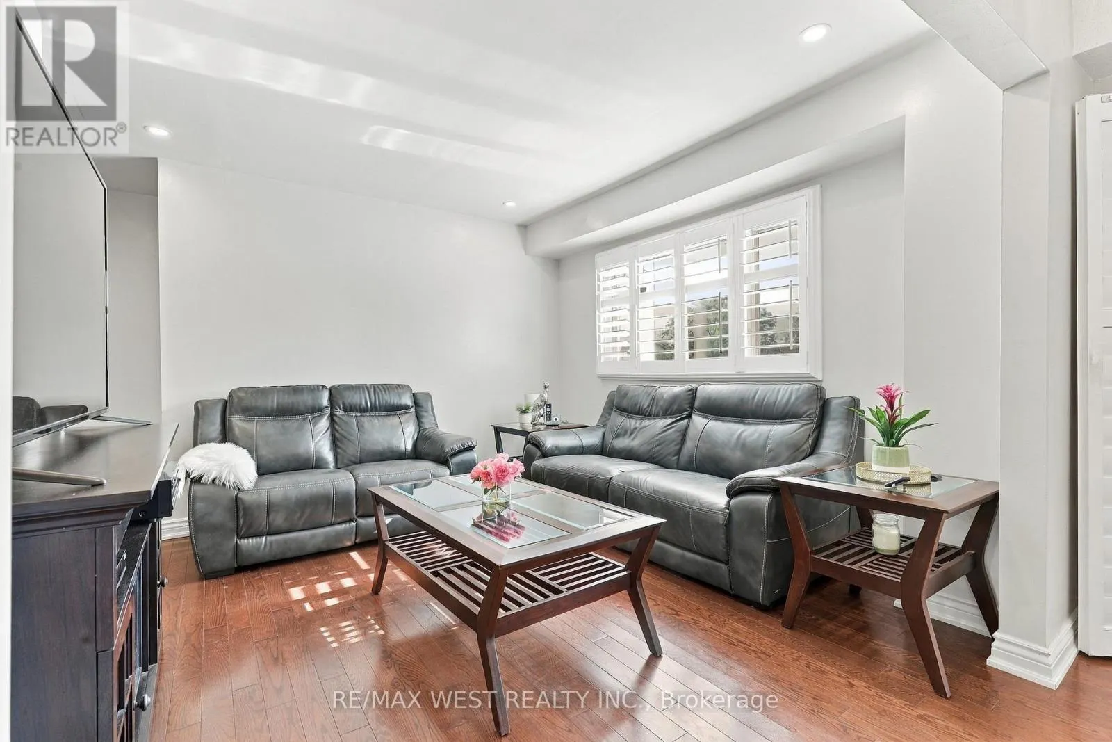 12 WAVERLY STREET S