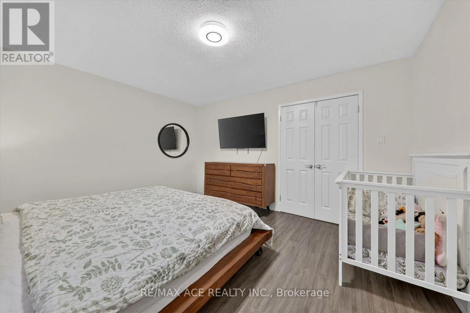 4 RENFIELD CRESCENT