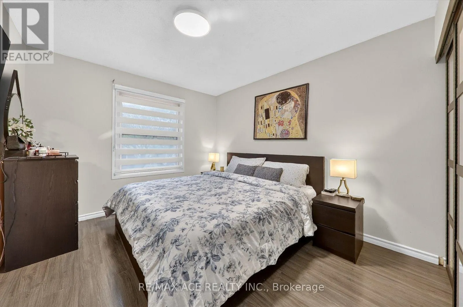 4 RENFIELD CRESCENT