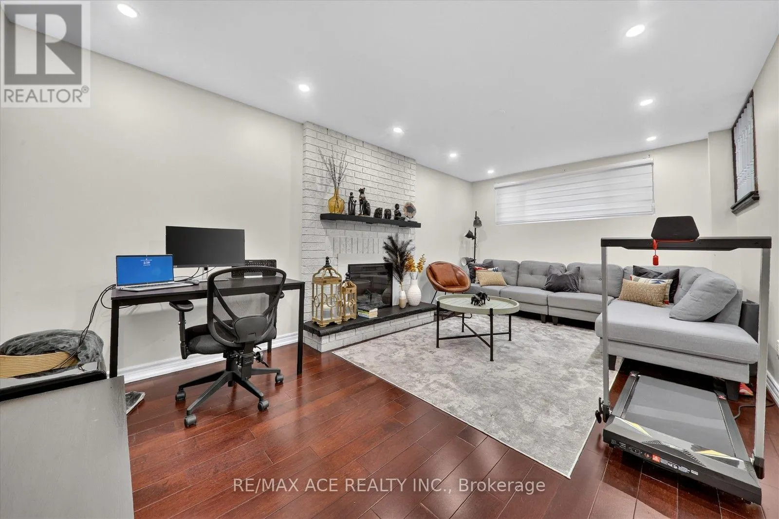4 RENFIELD CRESCENT