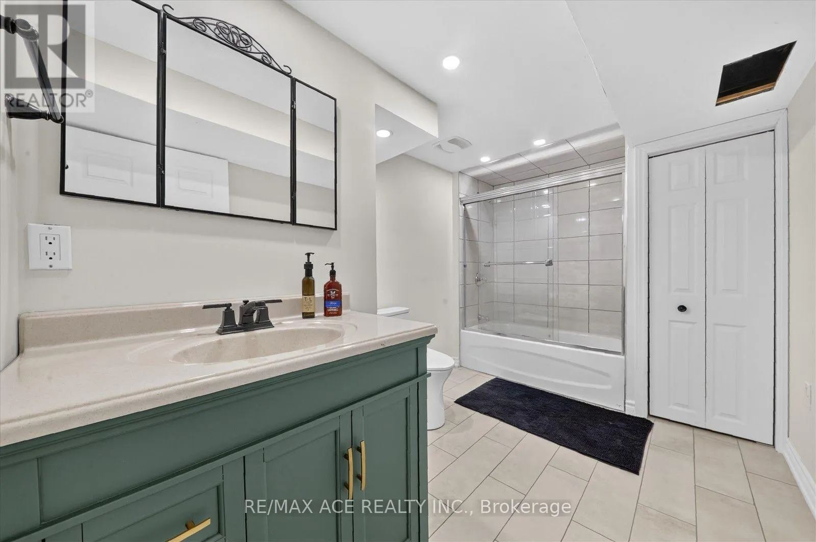 4 RENFIELD CRESCENT