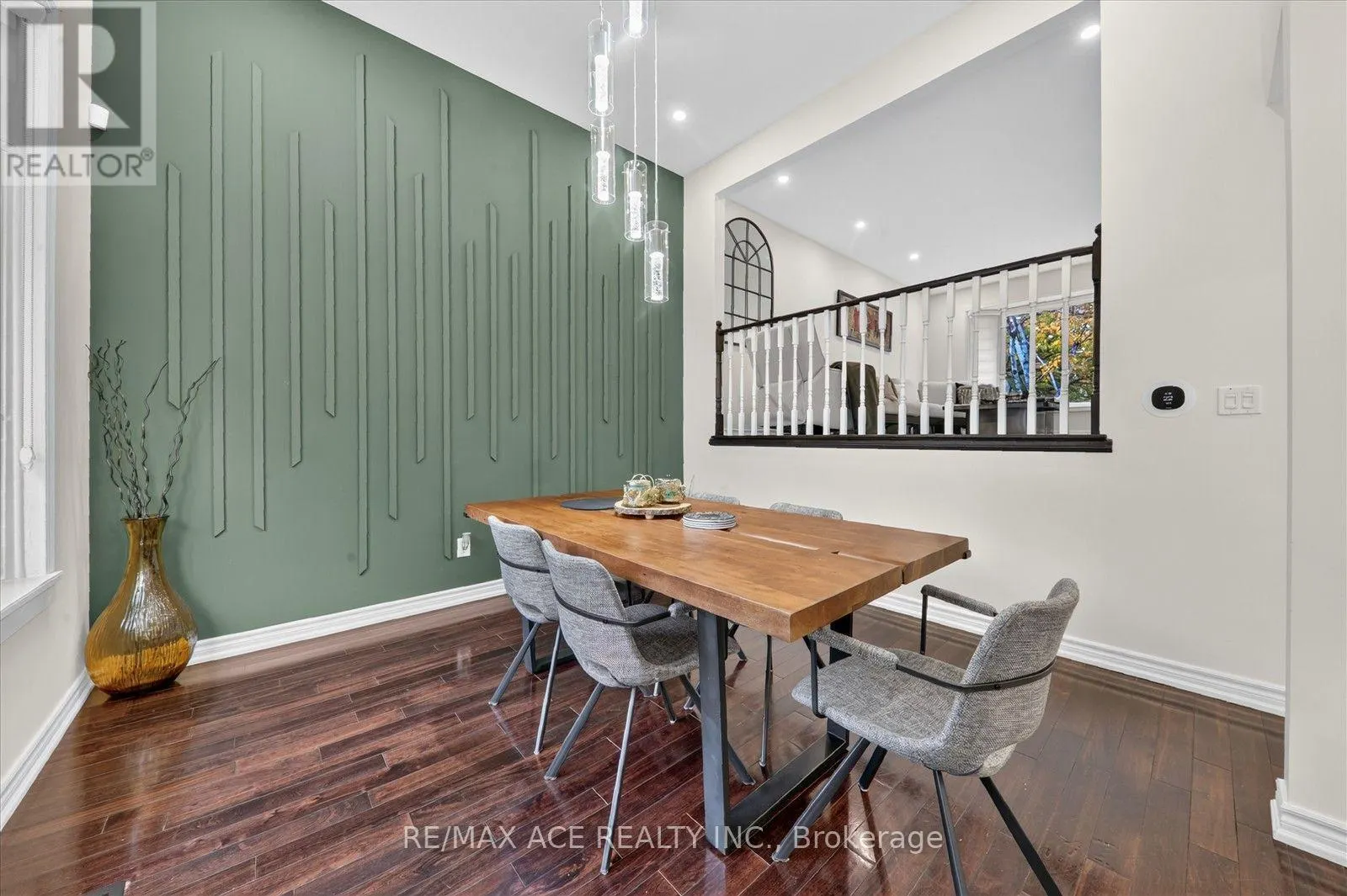 4 RENFIELD CRESCENT