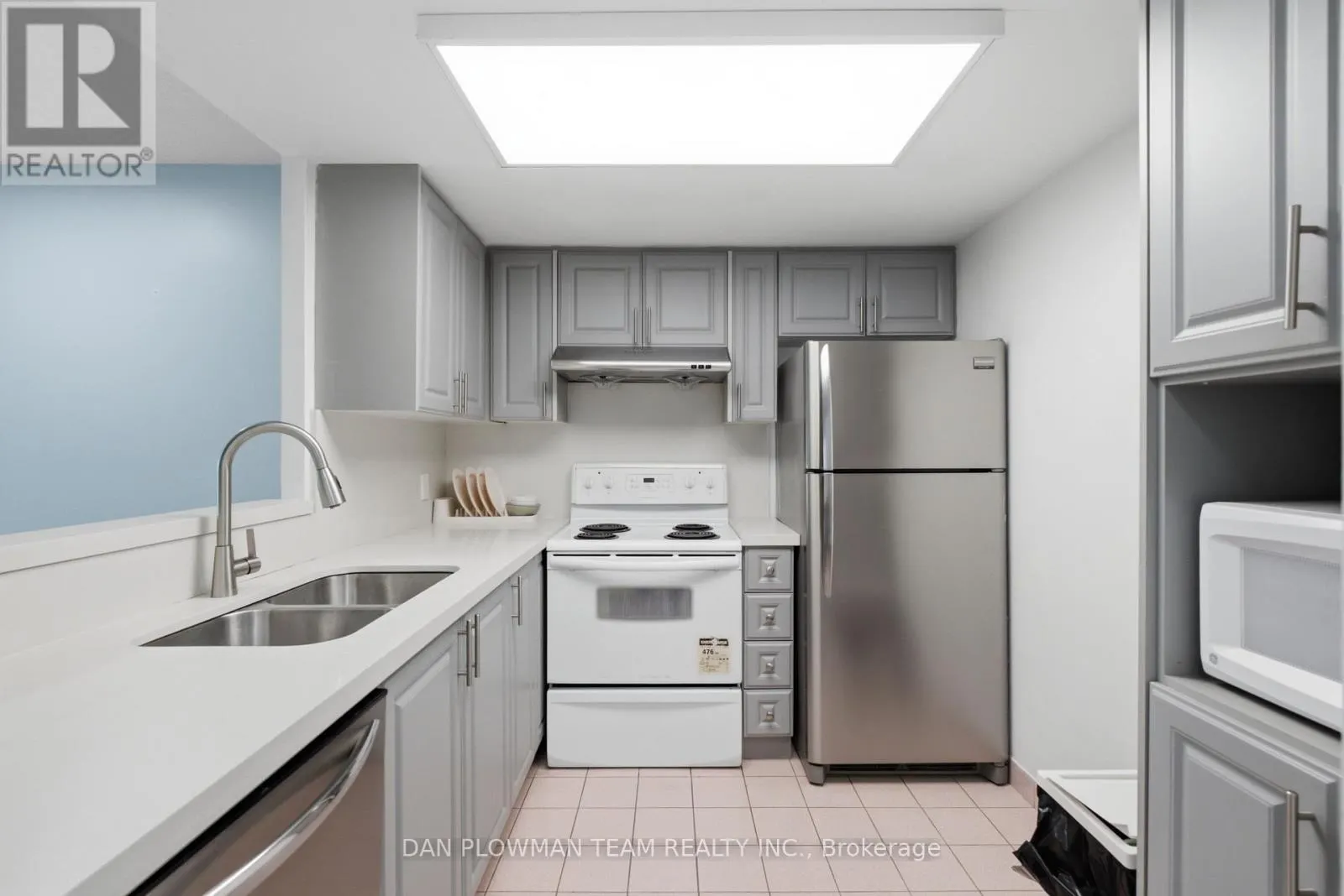 913 - 8 LEE CENTRE DRIVE