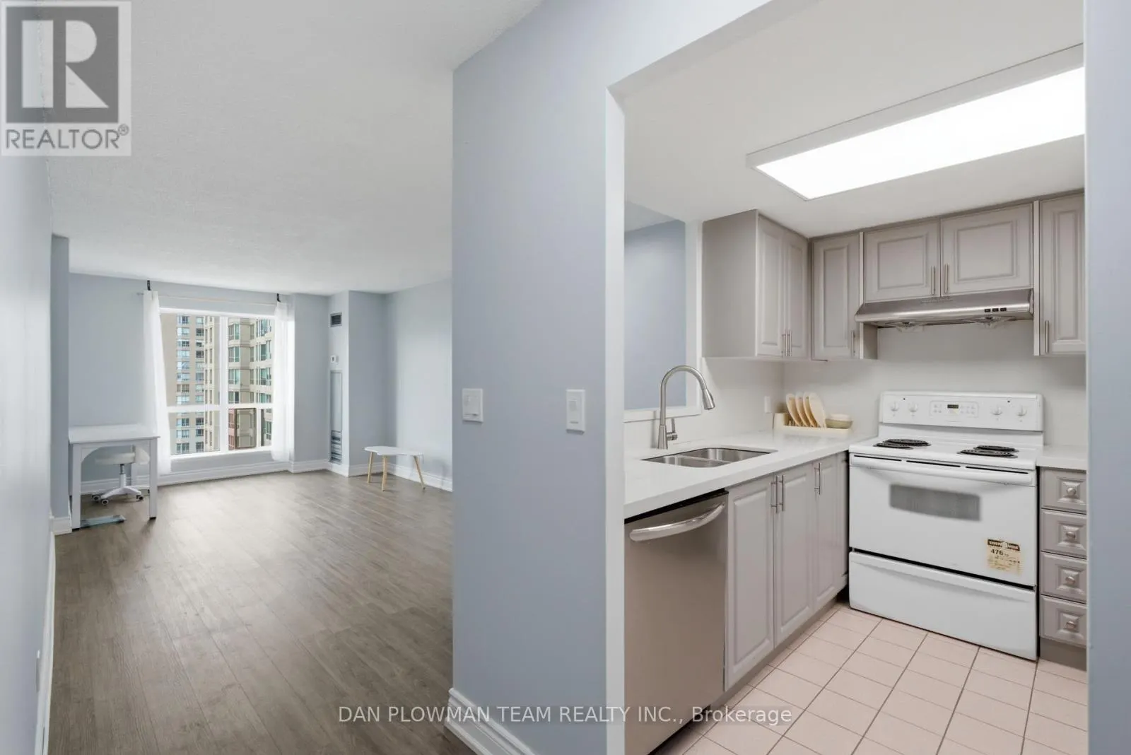 913 - 8 LEE CENTRE DRIVE