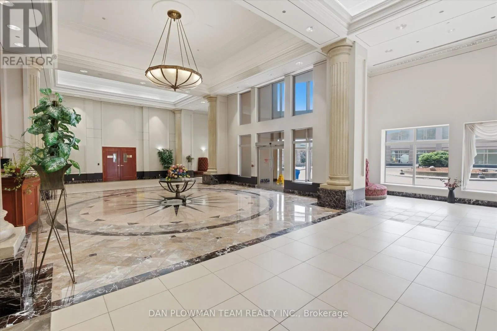 913 - 8 LEE CENTRE DRIVE