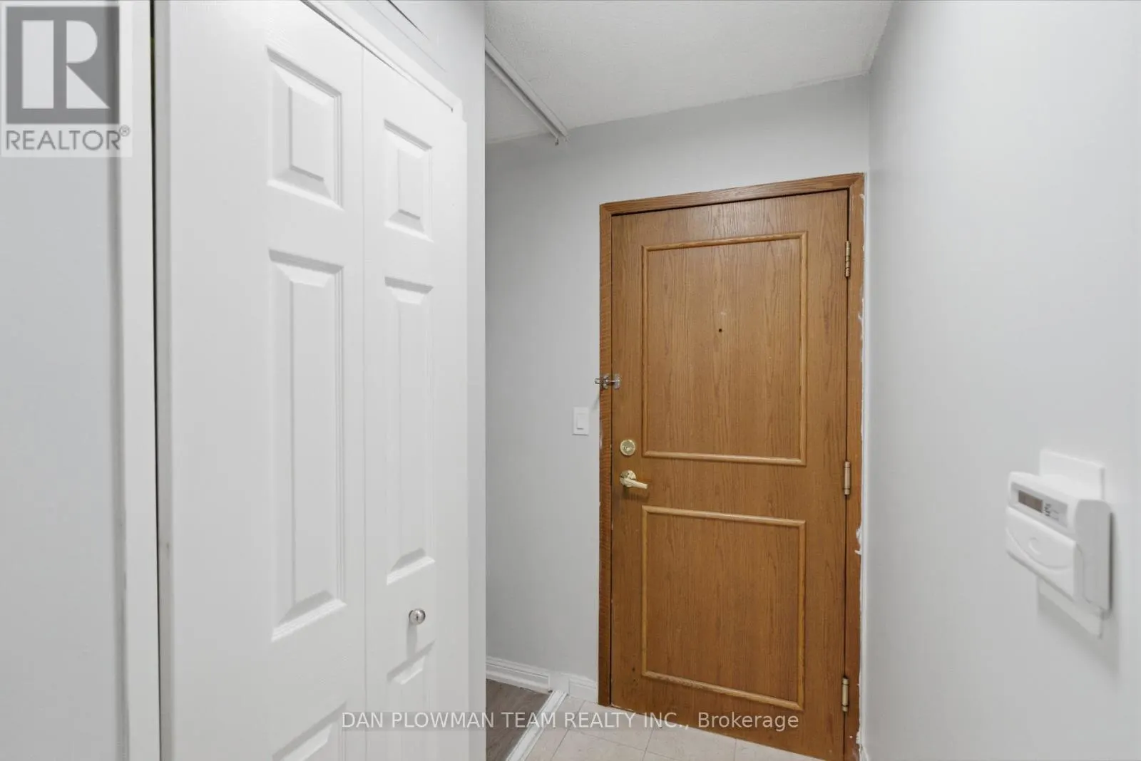 913 - 8 LEE CENTRE DRIVE