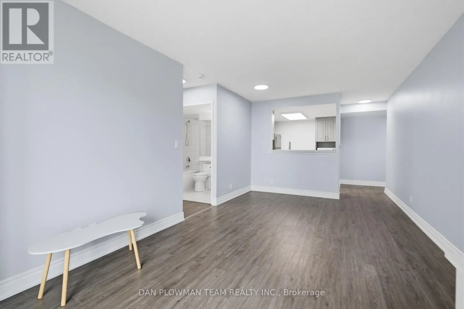 913 - 8 LEE CENTRE DRIVE