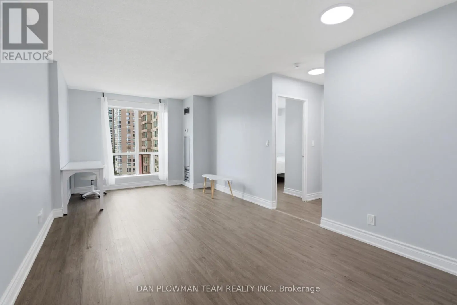 913 - 8 LEE CENTRE DRIVE