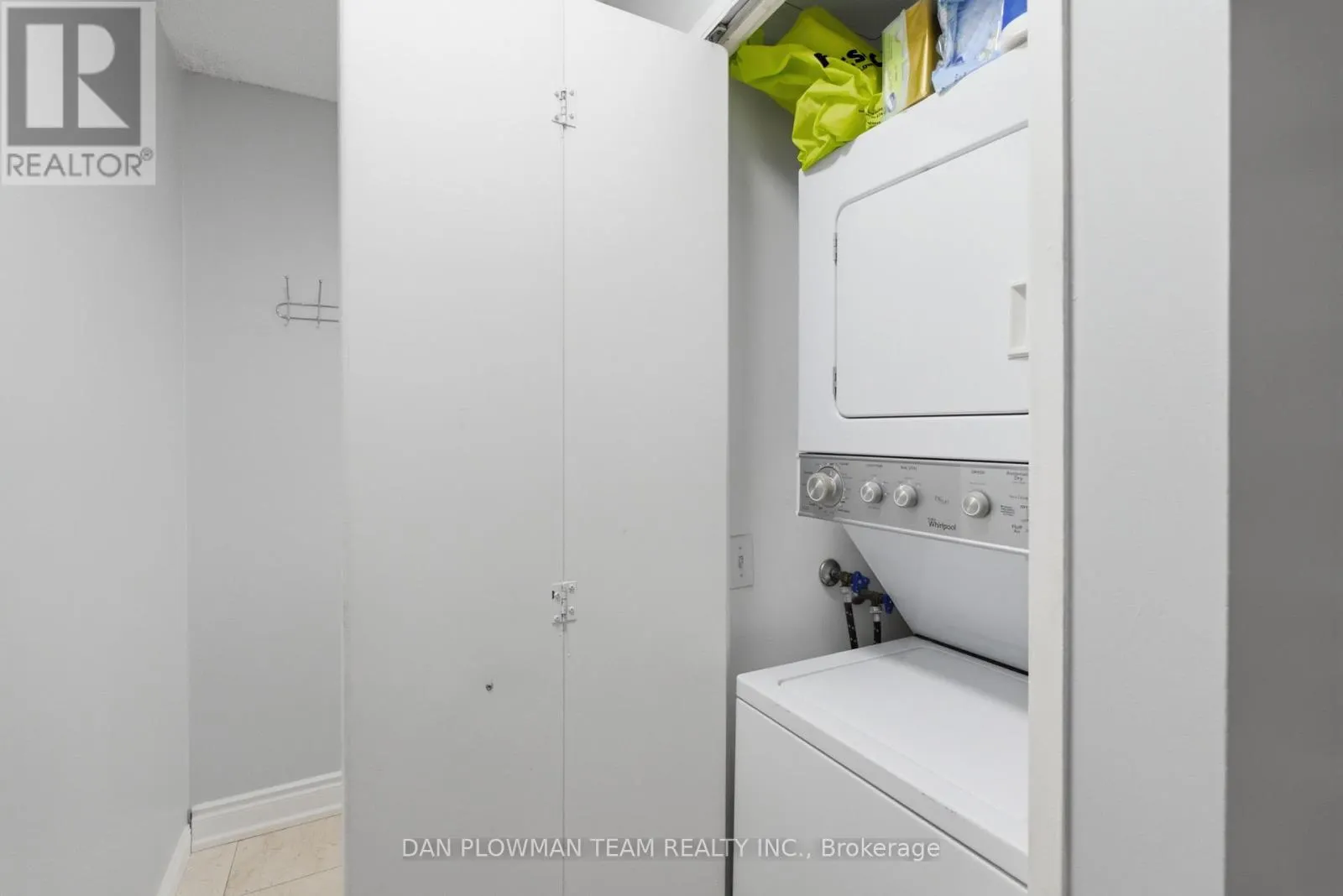 913 - 8 LEE CENTRE DRIVE