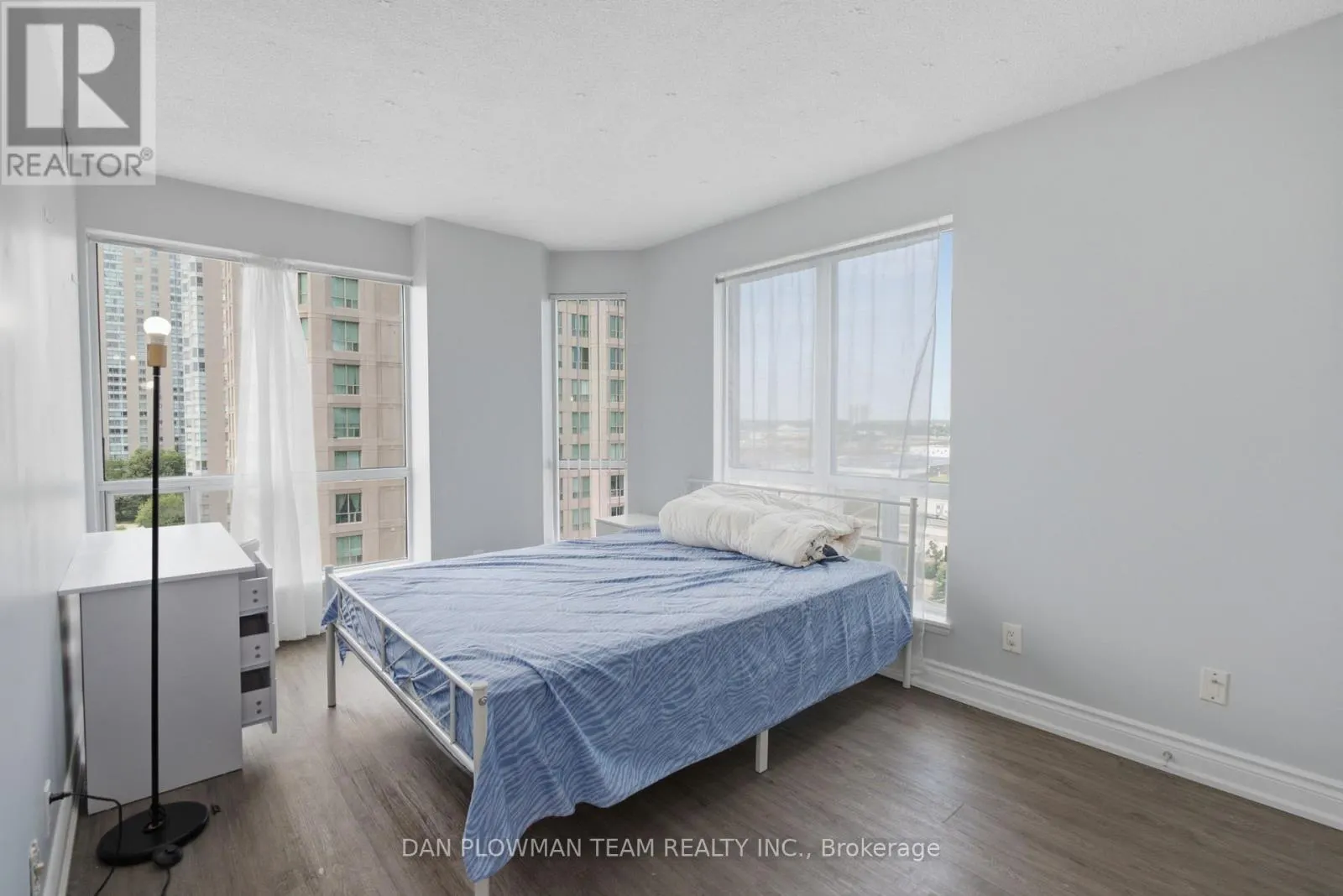 913 - 8 LEE CENTRE DRIVE