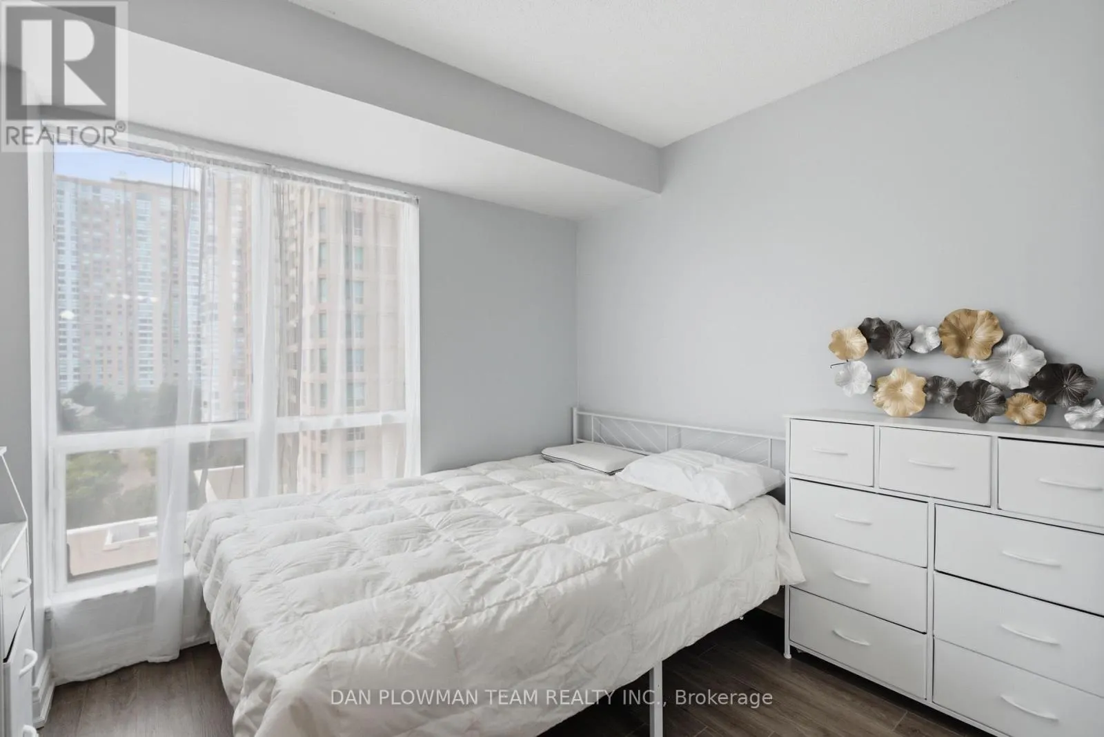 913 - 8 LEE CENTRE DRIVE