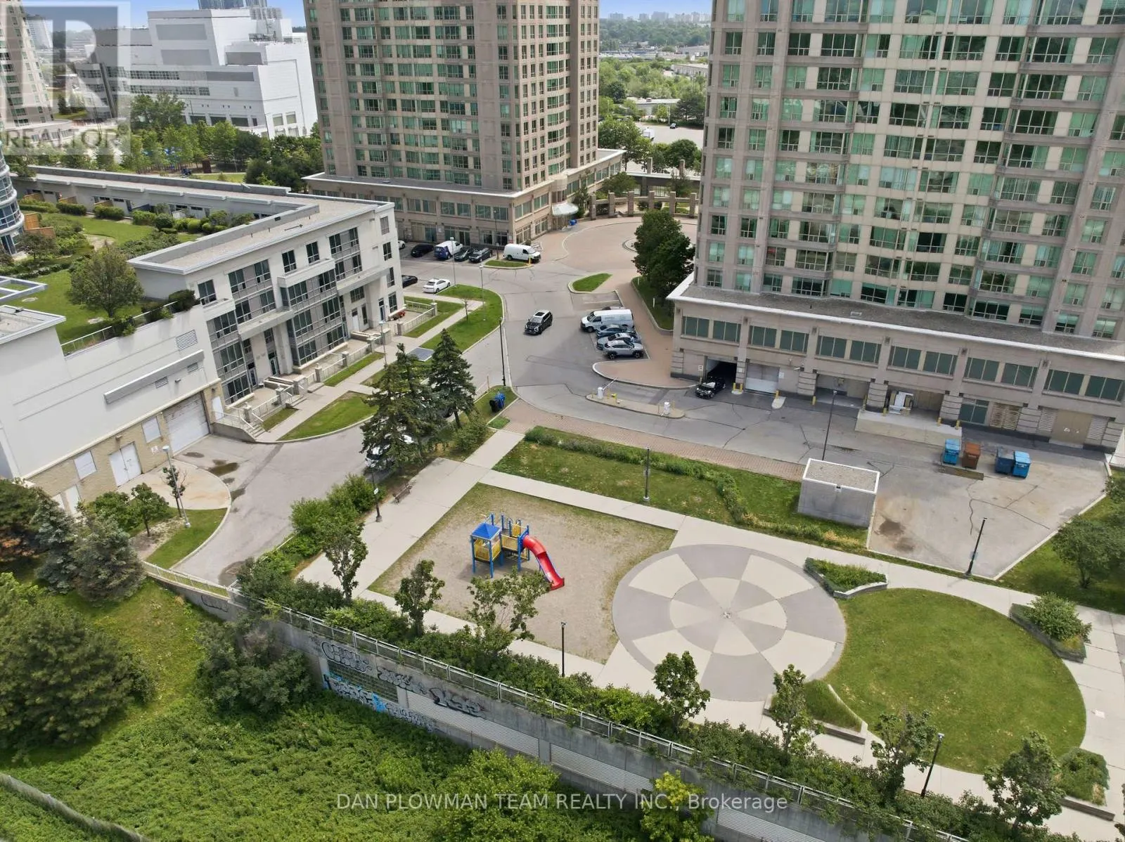 913 - 8 LEE CENTRE DRIVE