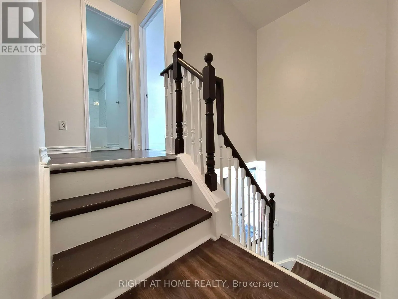 21 MCCULLOCK CRESCENT