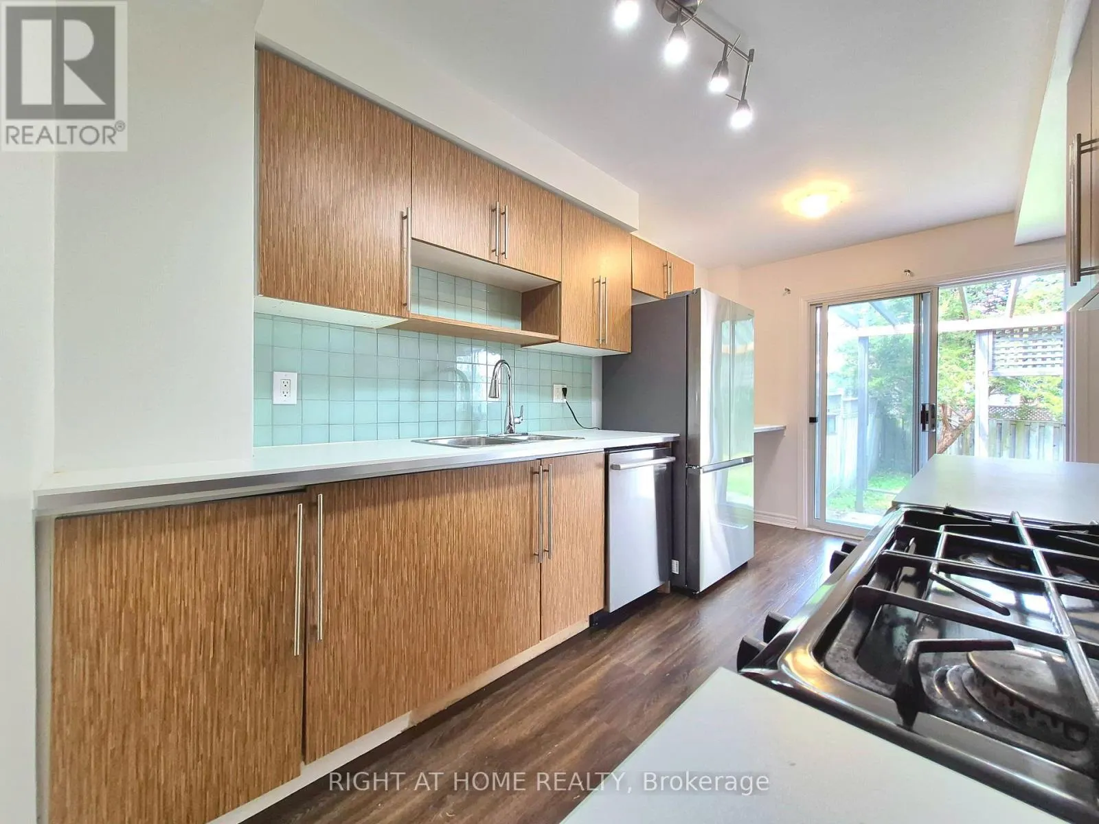 21 MCCULLOCK CRESCENT