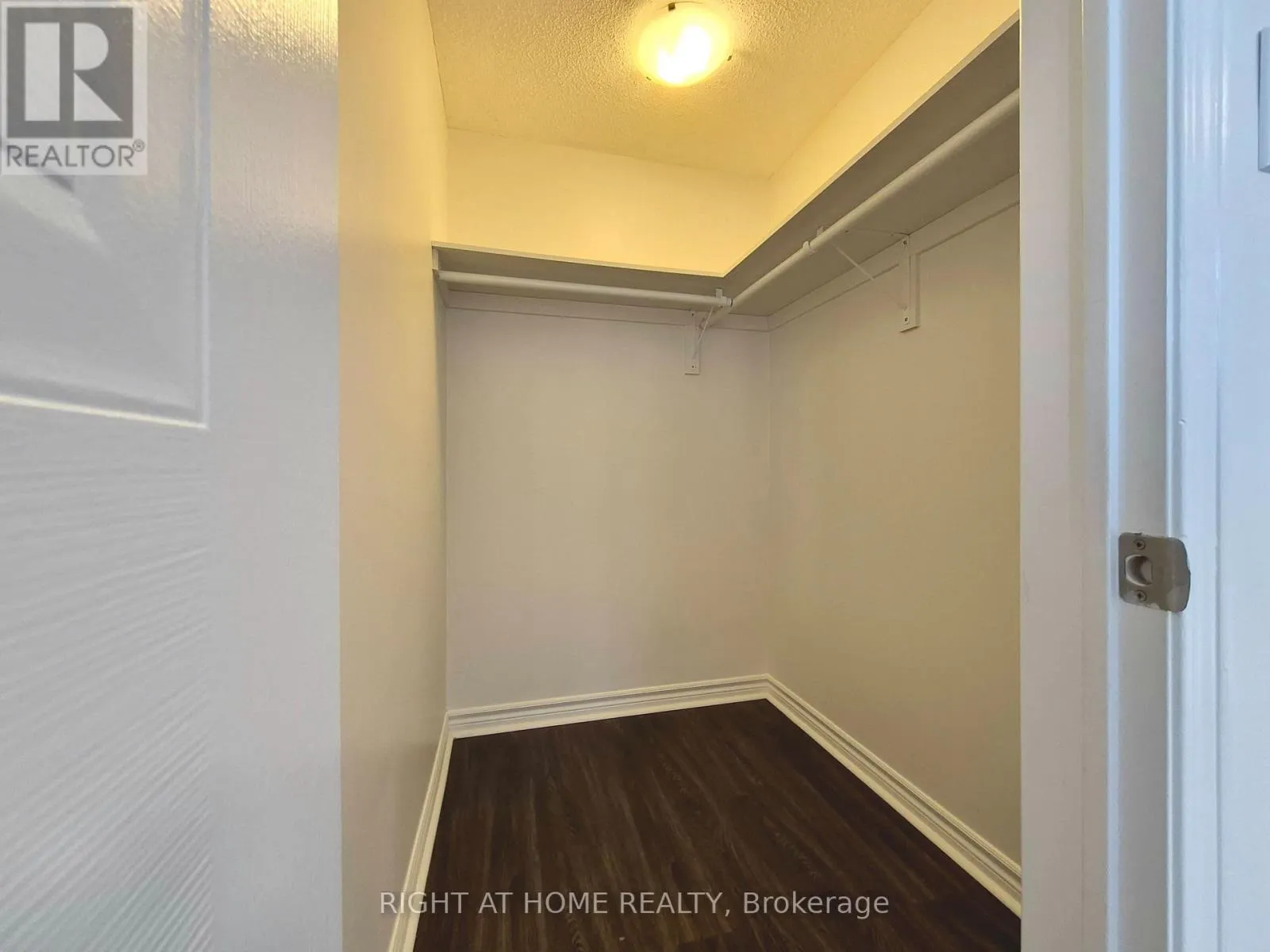 21 MCCULLOCK CRESCENT