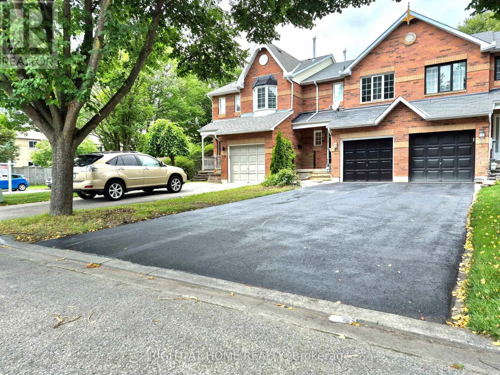 21 MCCULLOCK CRESCENT