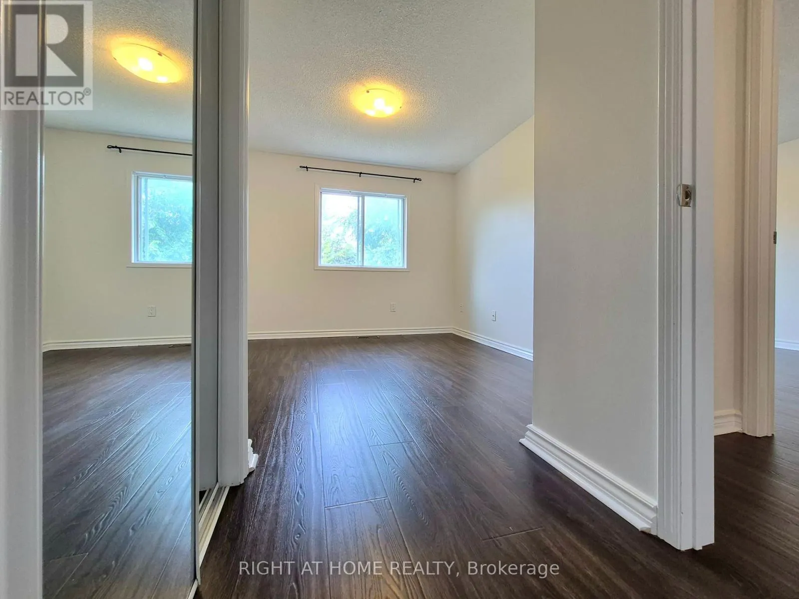 21 MCCULLOCK CRESCENT