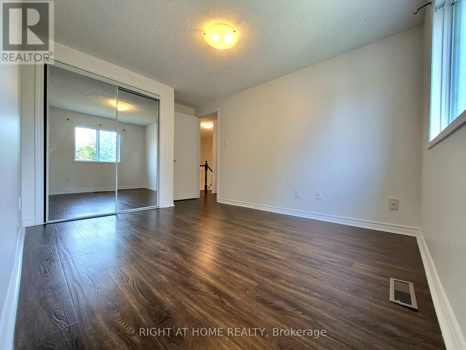 21 MCCULLOCK CRESCENT