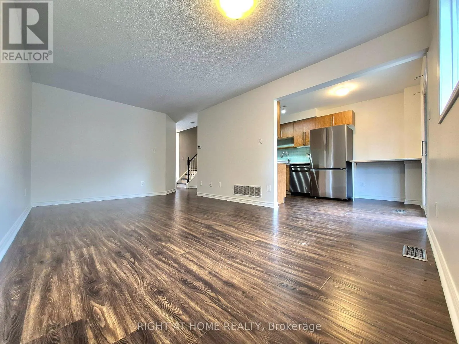 21 MCCULLOCK CRESCENT