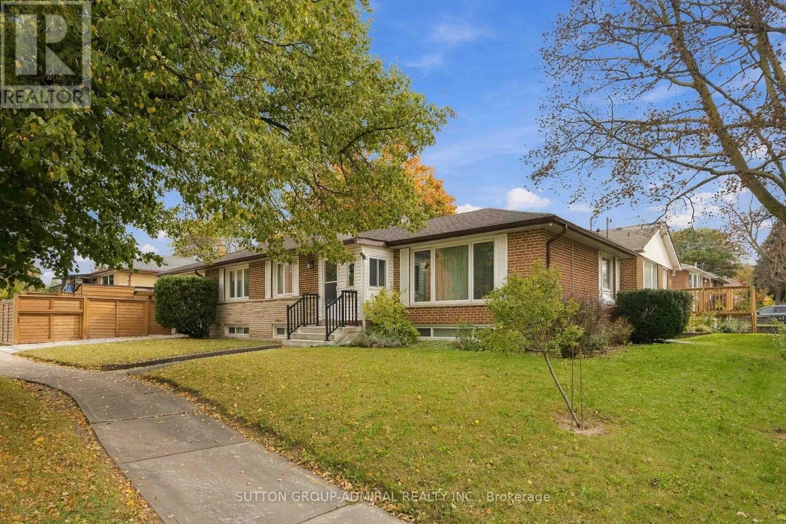 11 SUMMERGLADE DRIVE