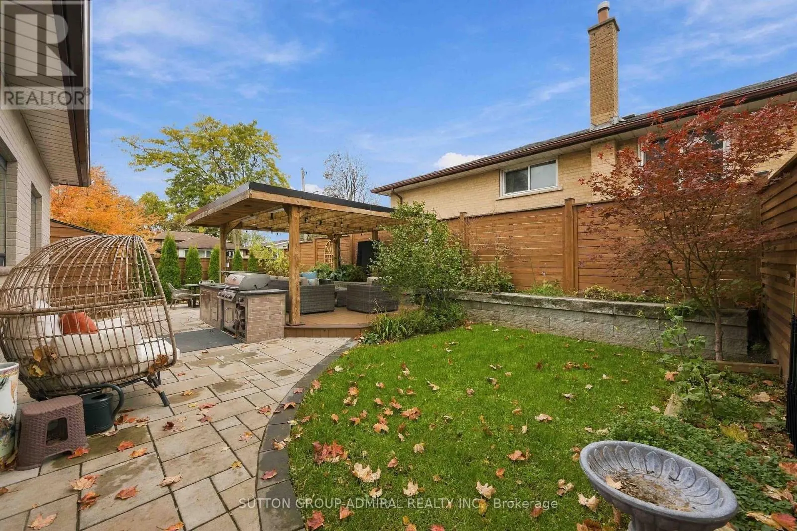 11 SUMMERGLADE DRIVE