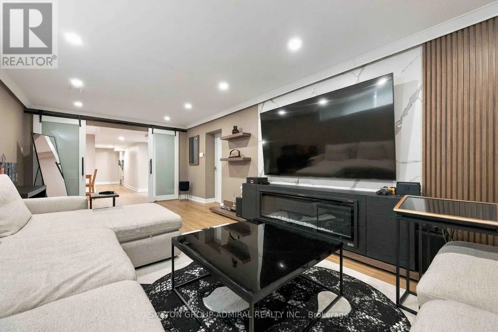 11 SUMMERGLADE DRIVE