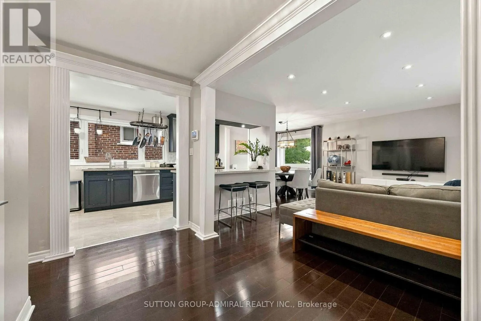 11 SUMMERGLADE DRIVE